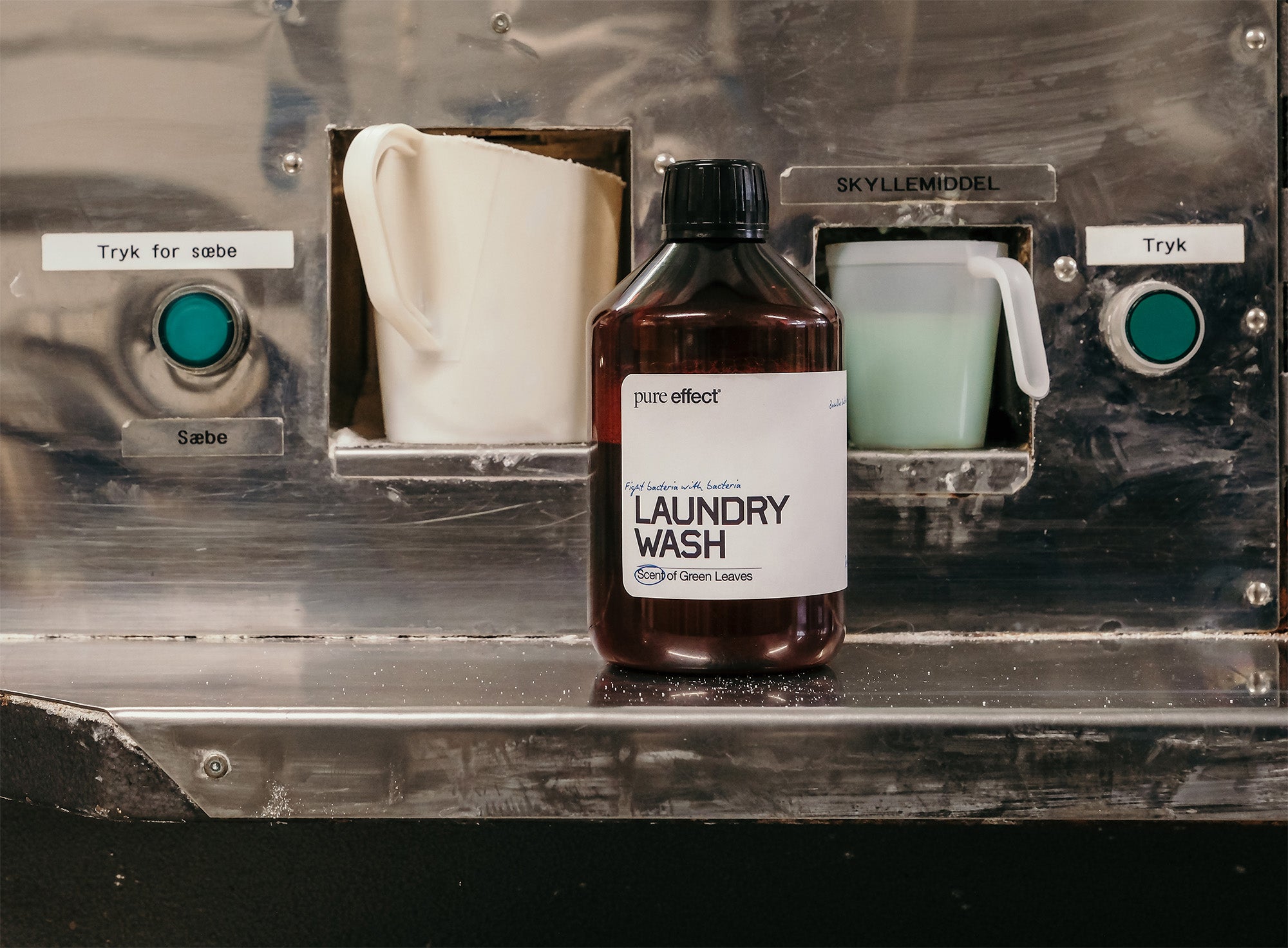 Pure Effect probiotisk vaskemiddel til vintage tøj i retro vaskeri