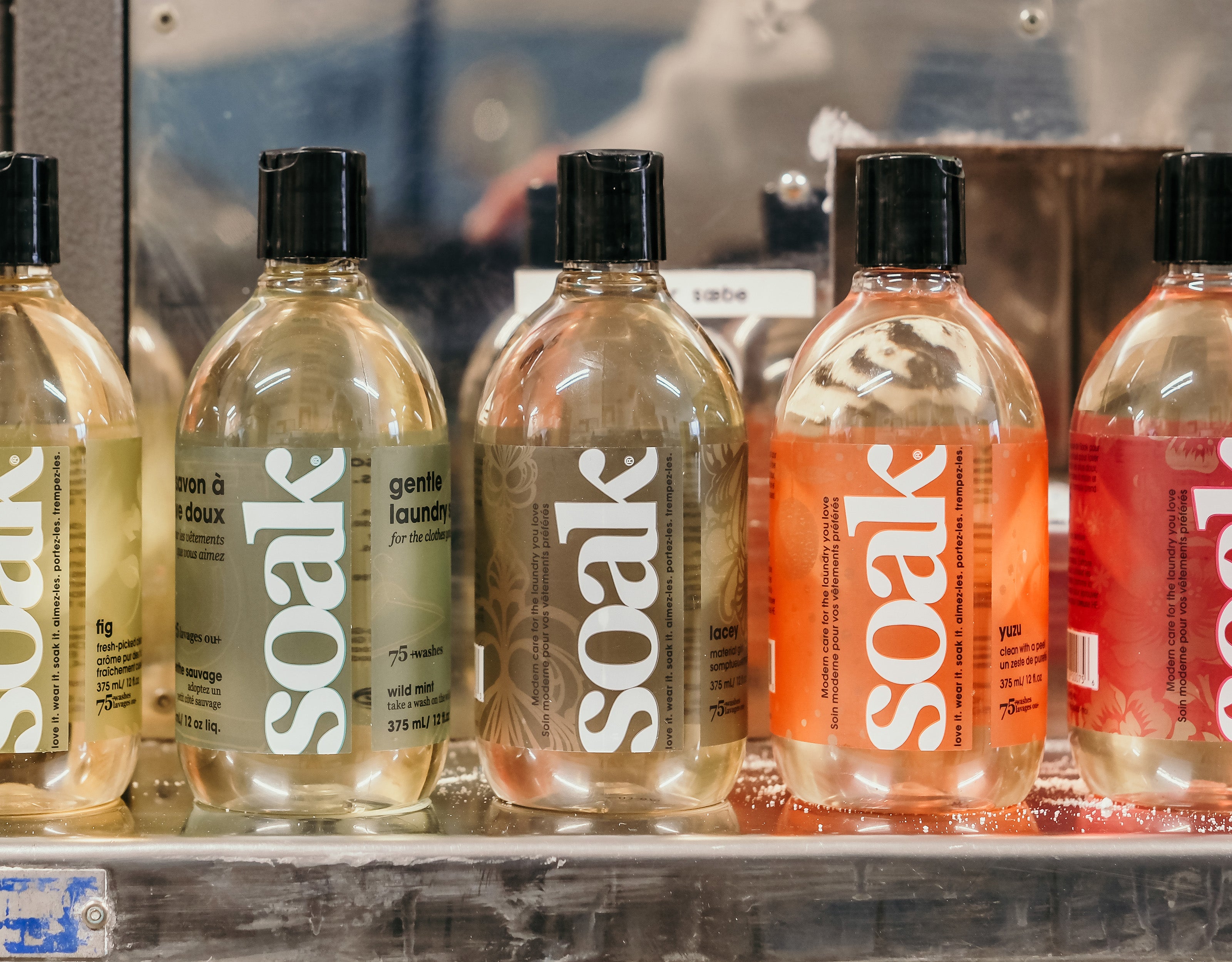 AARHAUS hand wash detergent for knitwear and delicate textiles, developed to gently clean and care for garments