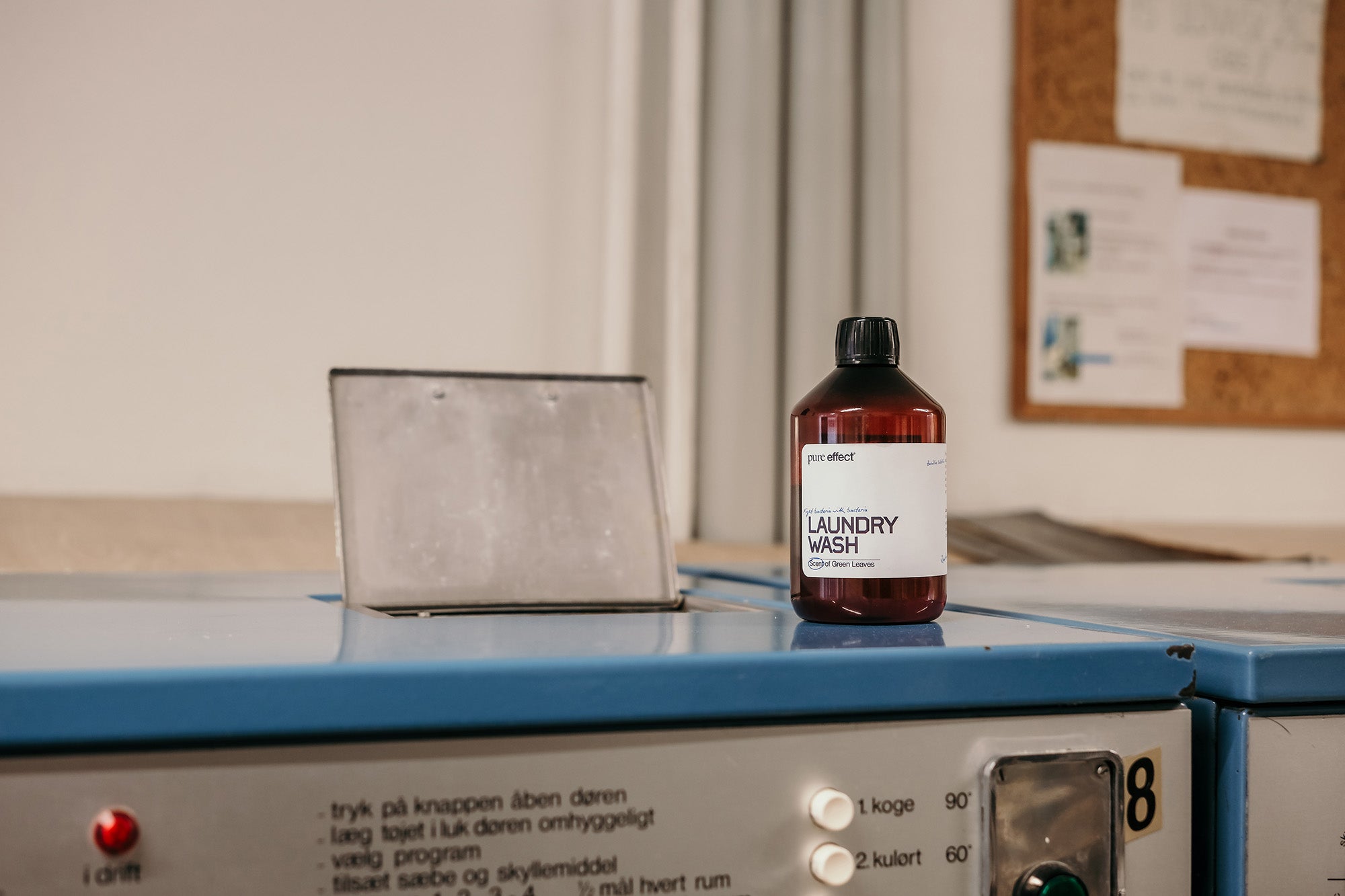 Dosering af Pure Effect probiotisk vaskemiddel i vaskemaskine